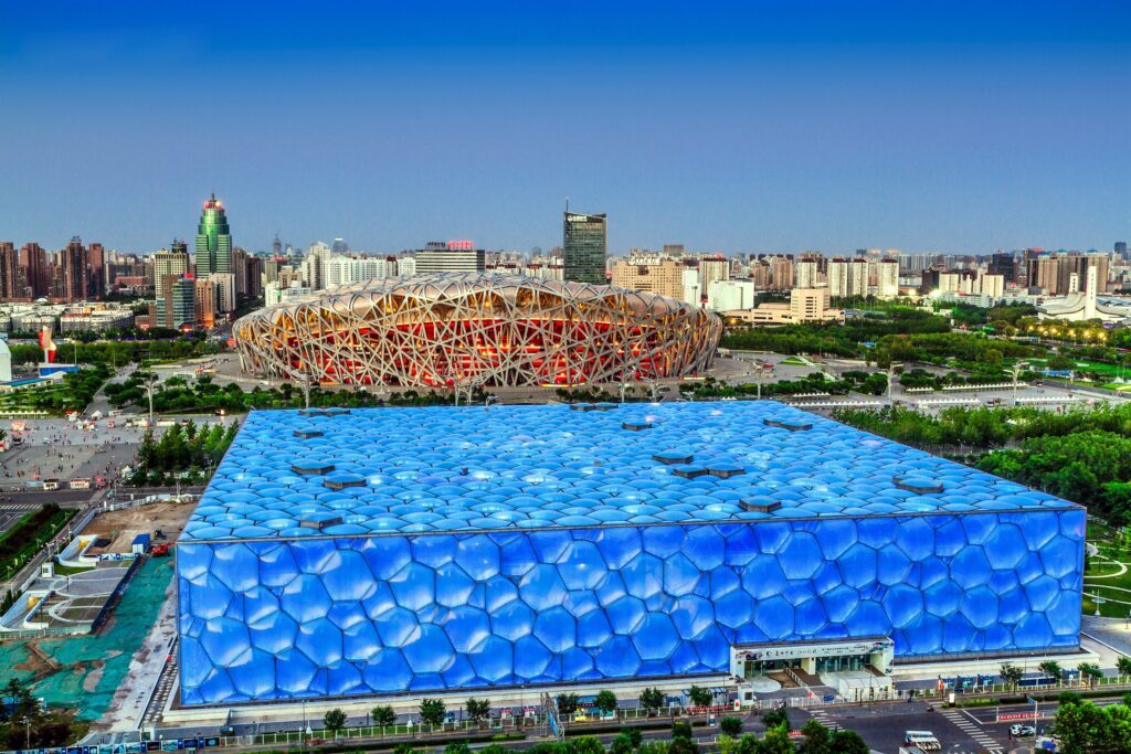 Tradition trifft Moderne: Der Water Cube und das Vogelnest genannte Leichtathletik-Stadion entstanden in Peking für die Olympischen Spiele 2008