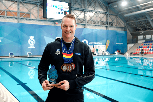 Andreas Waschburger mit dem EM-Pokal