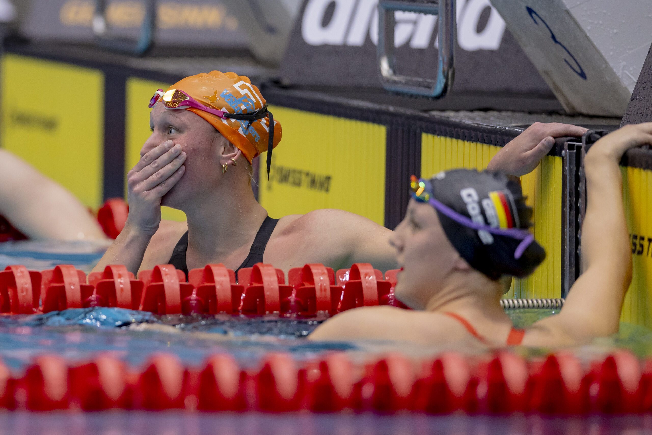 Julia Mrozinski schaut ungläubig, nachdem sie die Olympianorm geknackt hat