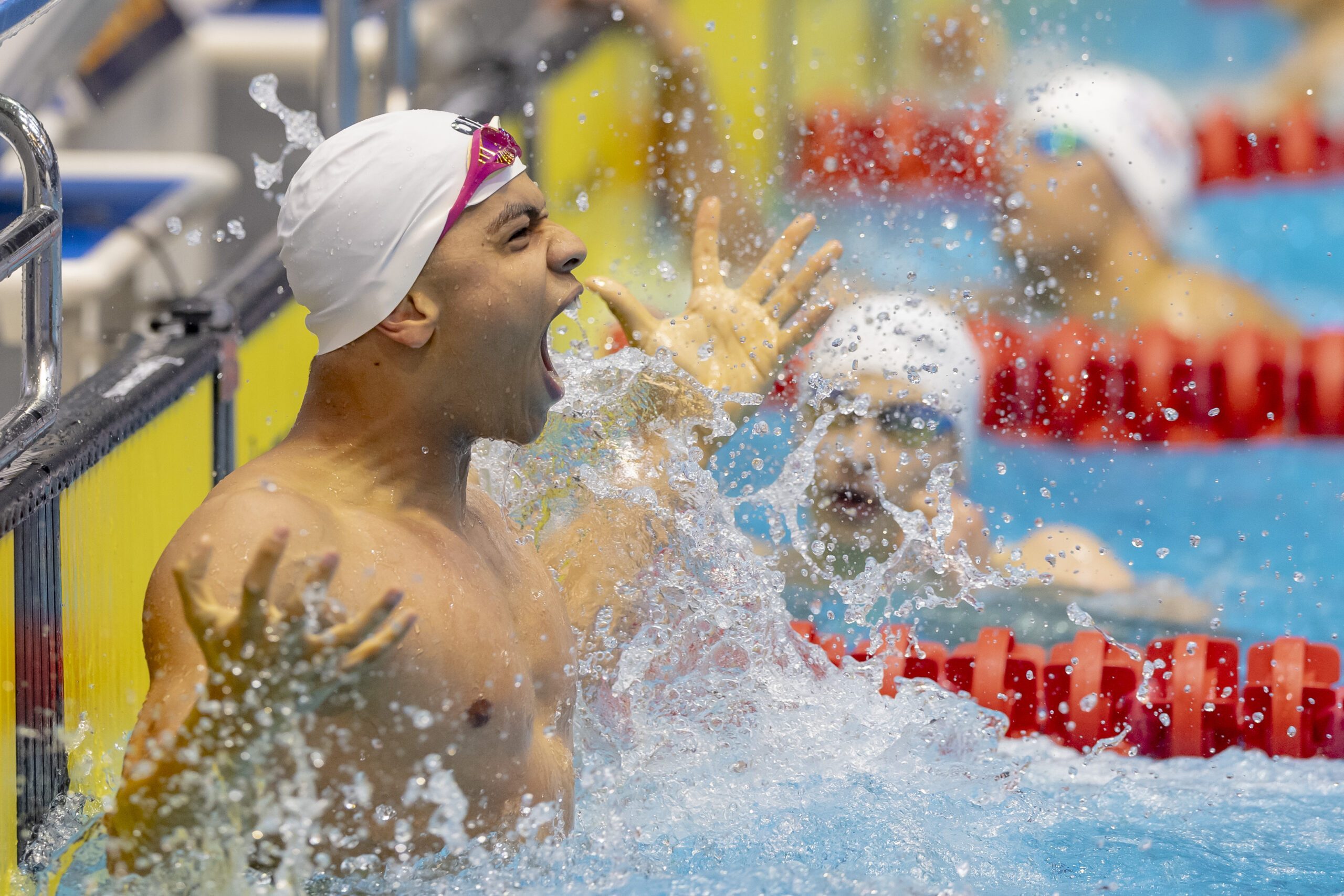 Michael Raje, SSG Saar Max Ritter, jubelt nach seinem DJM 2024 Wettkampf im Schwimmen