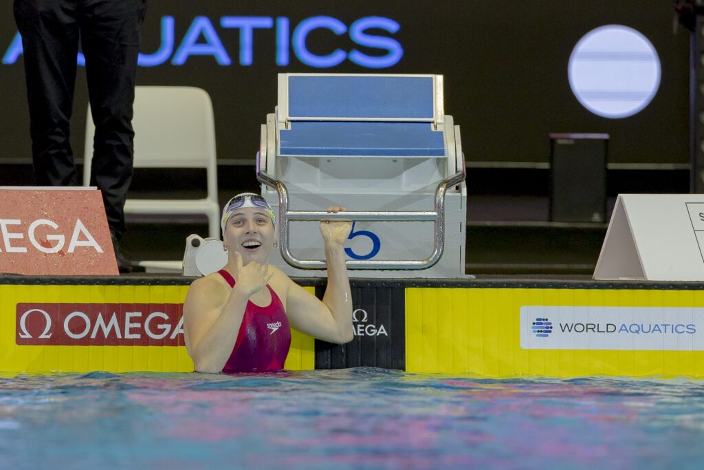 Angelina Köhler freut sich nach dem Anschlag über einen gelungenen Auftritt beim Heim-Weltcup