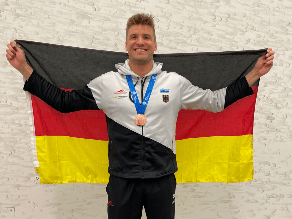 Marius Kusch mit seiner WM-Bronzemedaille 2022