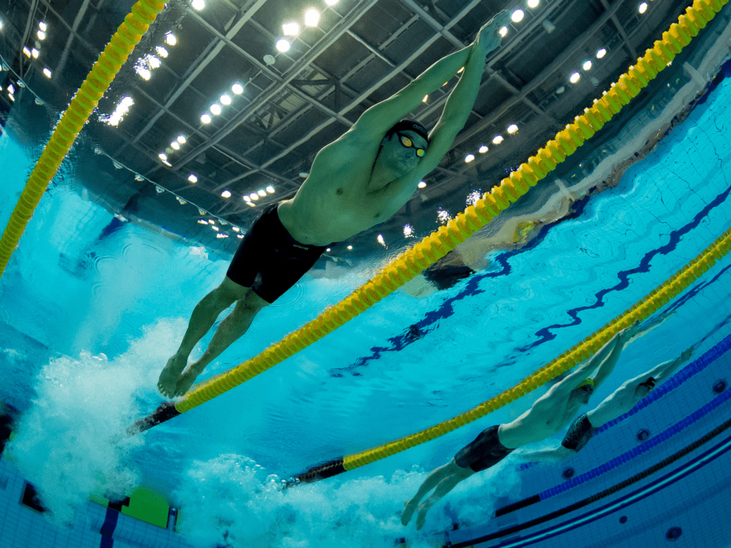 Marius Kusch beim Delfinkick unter Wasser