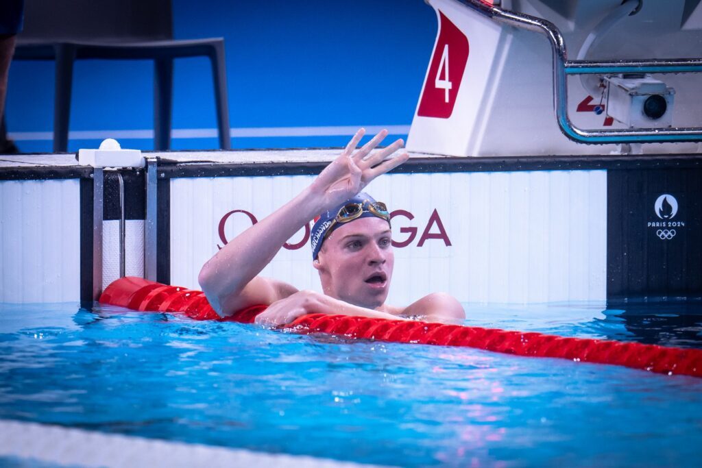 Vier Olympiasiege machten Léon Marchand zum Superstars. Jetzt glänzt der Franzose auch beim Kurzbahn-Weltcup mit Rekorden