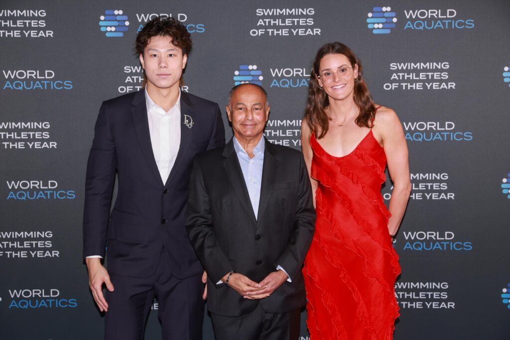 Kaylee McKeown und Qin Hanyang werden als Swimmer of the year ausgezeichnet