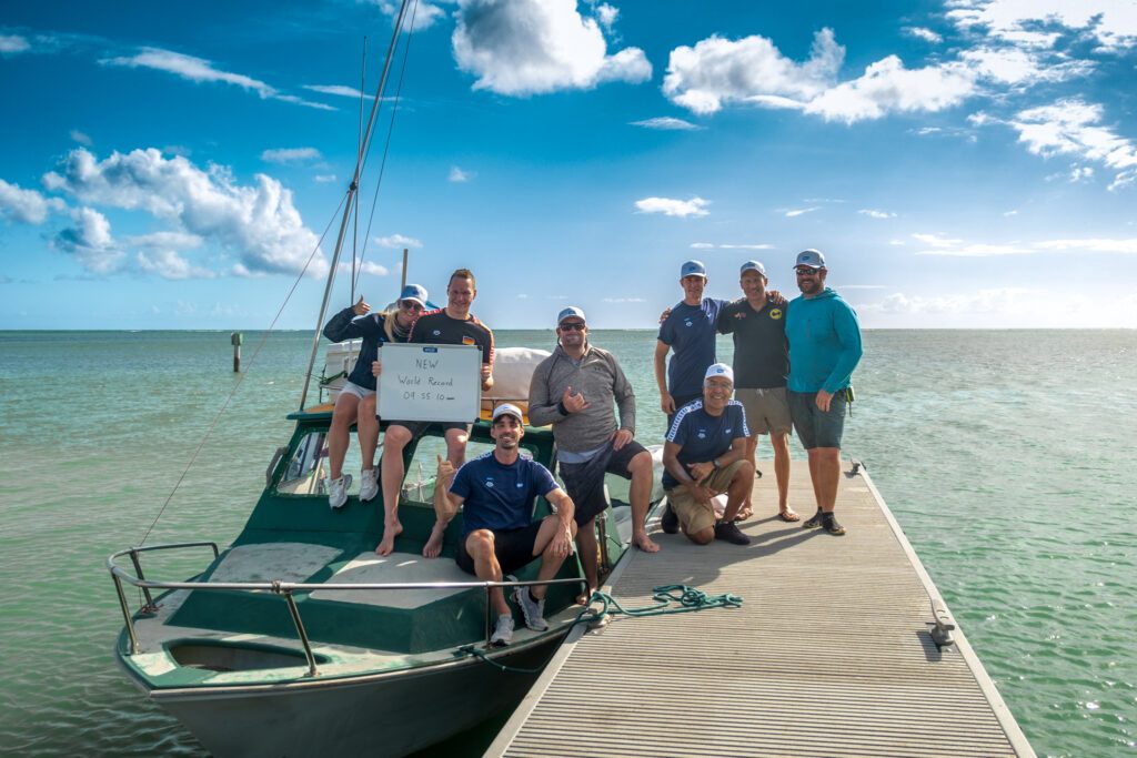 Andreas Waschburger mit seinem Team auf Hawaii