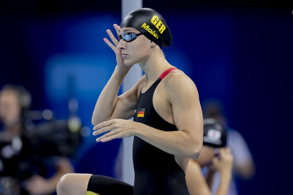 Schwimmerin Nicole Maier bereitet sich auf ihren Start vor.