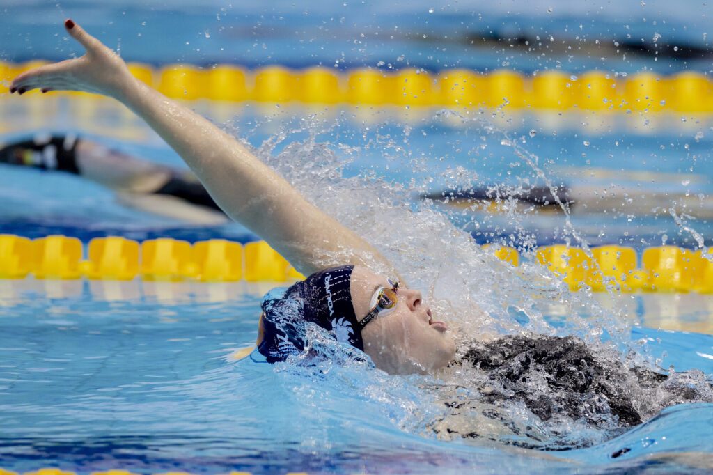 Schwimmerin Maya Werner bei den Deutschen Meisterschaften 2024 in Berlin im Vorlauf über 200m Rücken