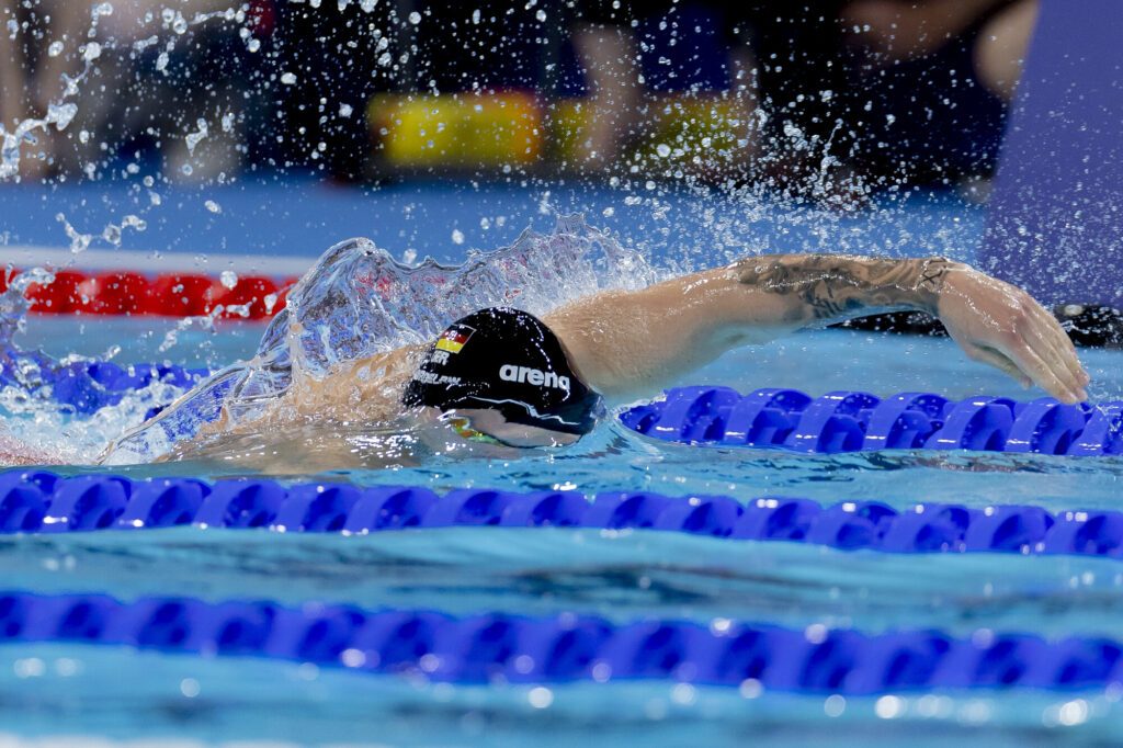 Schwimmer Rafael Miroslaw aus Deutschland krault bei den Olympischen Spielen 2024 in Paris