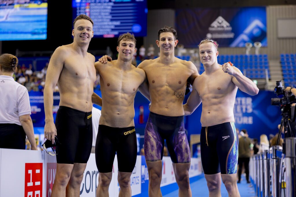 Die Schwimmer Josha Salchow, Ole Braunschweig, Lucas Matzerath und Eric Friese nach ihrem Staffelstart bei der Schwimm-WM in Fukuoka.