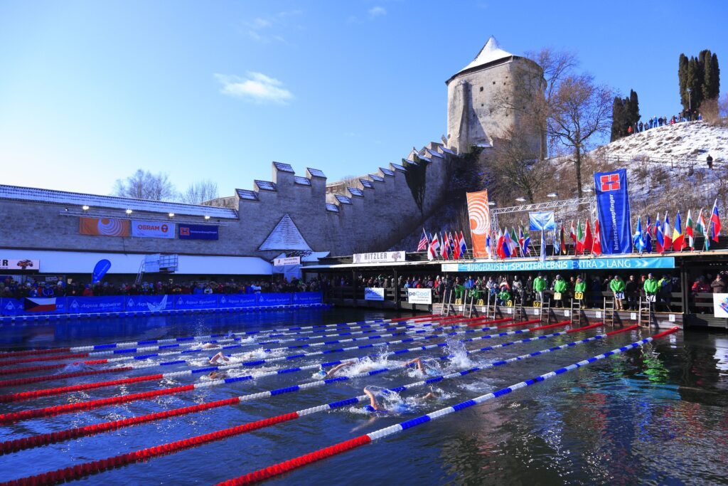 Der Wöhrsee in Burghausen gilt in Deutschland als Mekka des Eisschwimmens.