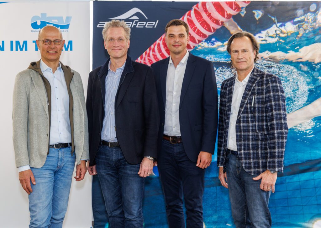 Gruppenfoto mit Vertretern des Deutschen Schwimm-Verbandes und des Schwimmartikelherstellers Aquafeel anlässlich der Vertragsverlängerung zur Fortsetzung der Zusammenarbeit bis 2029