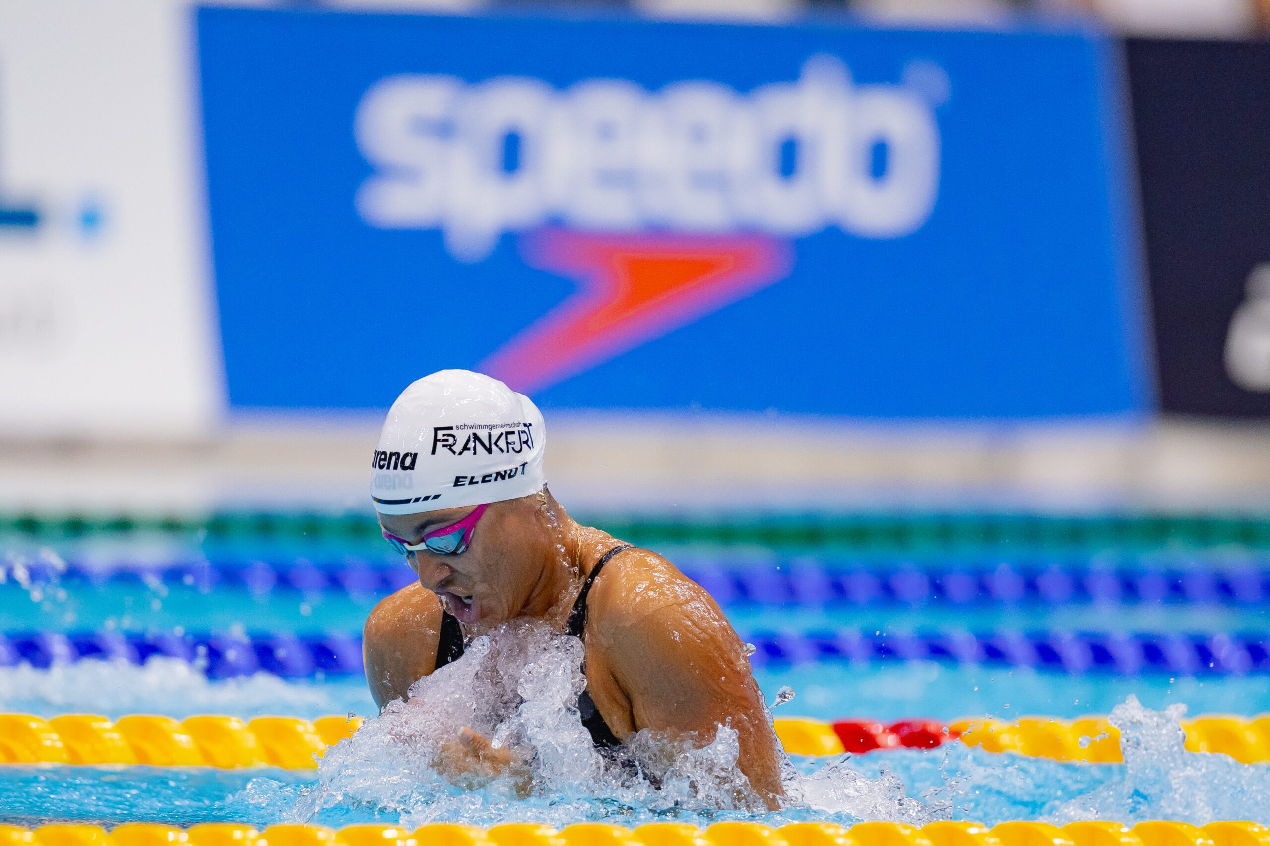 Anna Elendt schwimmt bei den Deutschen Meisterschaften 2025 in Berlin über 100m Brust