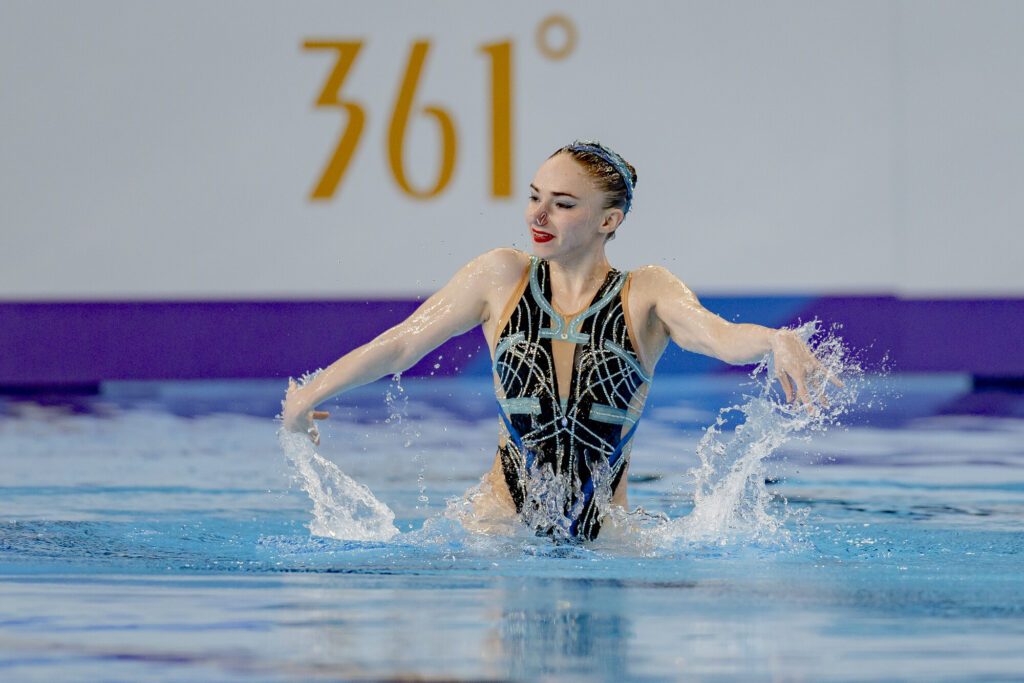 Synchronschwimmerin Klara Bleyer aus Deutschland im Solowettbewerb bei der WM 2024 in Doha in Katar