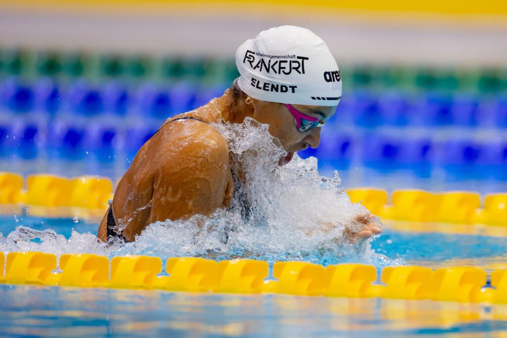 Anna Elendt schwimmt Brust