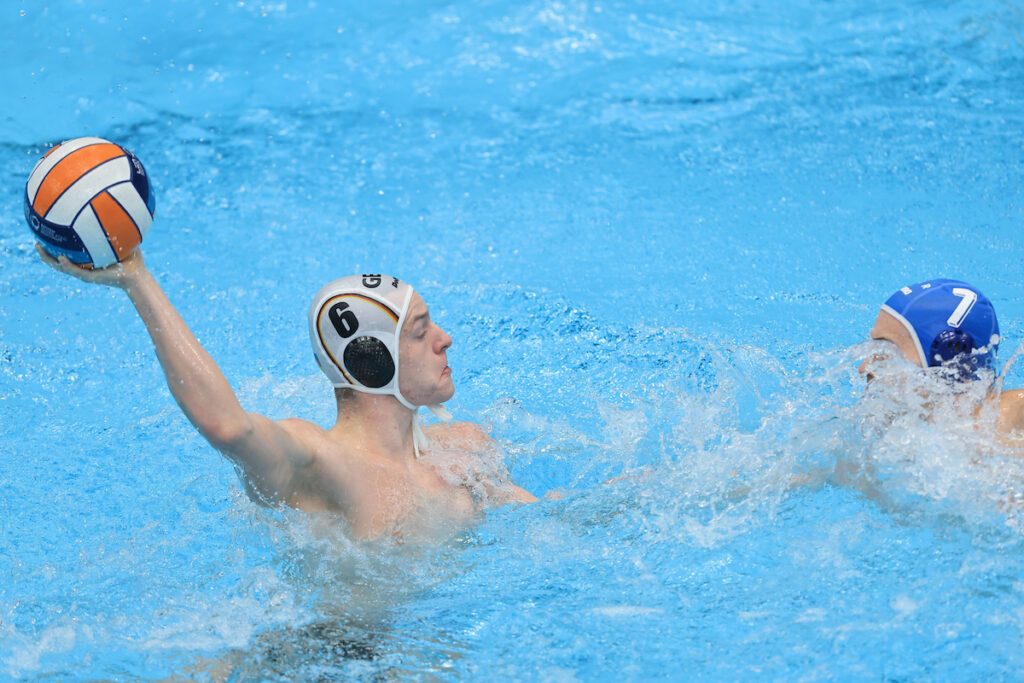 Wasserballer Finn Taubert aus Deutschland im EM-Spiel 2024 gegen Israel