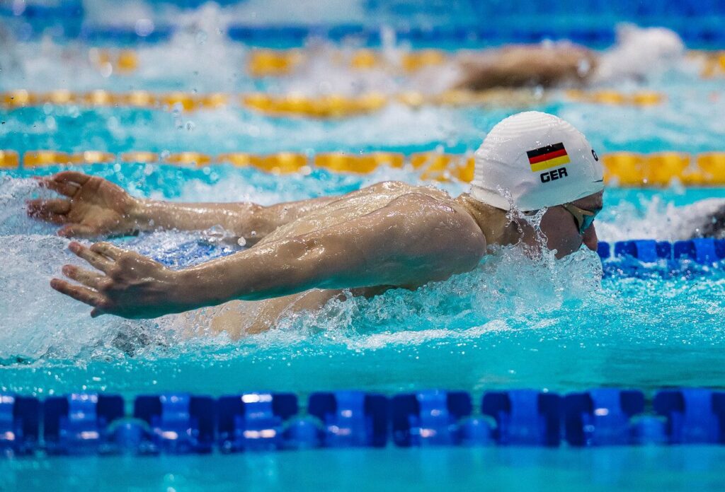 Johannes Liebmann kann dank starker Ausdauerfähigkeit auch über 200m Schmetterling schnell schwimmen