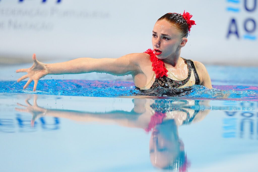 Synchronschwimmerin Klara Bleyer aus Deutschland im Solowettbewerb bei der EM 2025 in Funchal auf Madeira