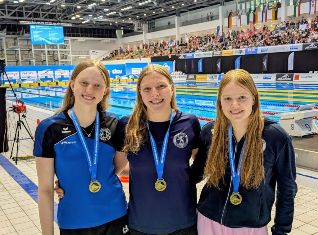 Heidelberger Goldtrio: Hannah Schneider, Lena Ludwig und Irmela Zeh (v.l.) siegten bei der DJM über 50m Brust