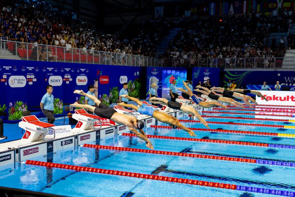 schwimmer beim Start bei der WM