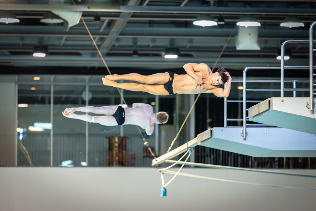 Jaden Eikermann (hinten) und Luis Carlo Avila Sanchez werden Zweite vom Turm