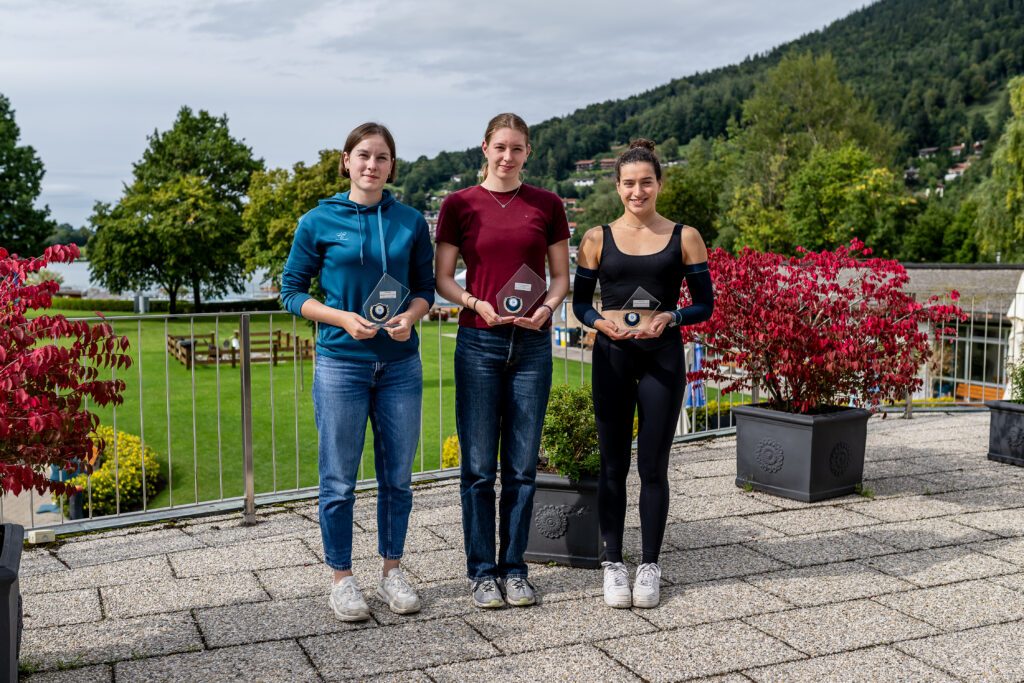 Das Frauen-Podium mit Marie-Therese Bartl, Renée Ivonne Gold und Soléne Guisard (v.l.)