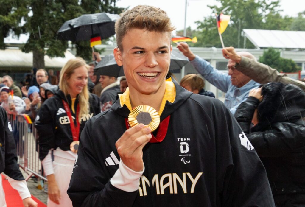 Schwimmer Taliso Engel gewann nach Tokio 2021 auch in Paris 2024 Gold bei den Paralympics.