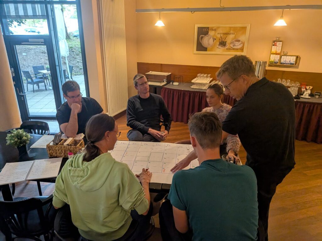 Bundestrainer Bernd Berkhahn erklärt die Planungsgrundlagen