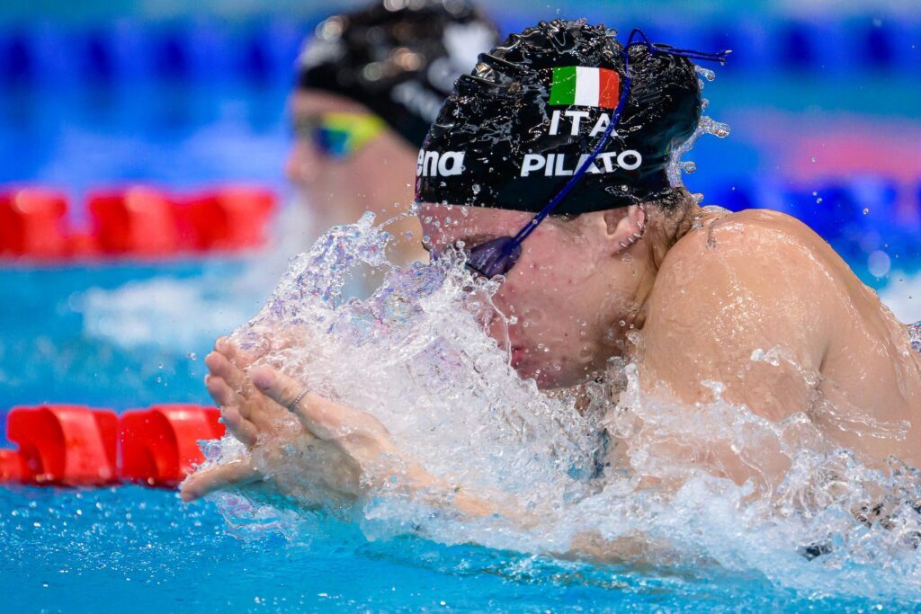 Die italienische Brustschwimmerin Benedetta Pilato schwimmt bei der WM 2025 in Singapur