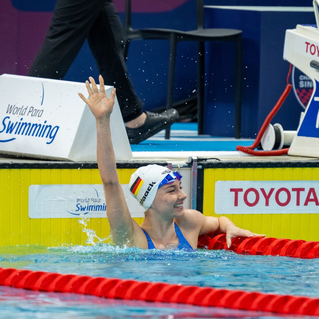 Mira Jeanne Maack freut sich über Bronze