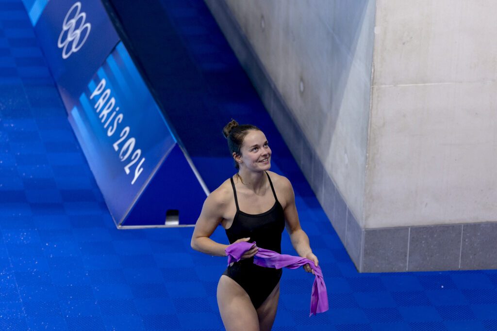 Wasserspringerin Saskia Oettinghaus aus Deutschland im Finale vom 3m-Brett bei den Olympischen Spielen 2024 in Paris