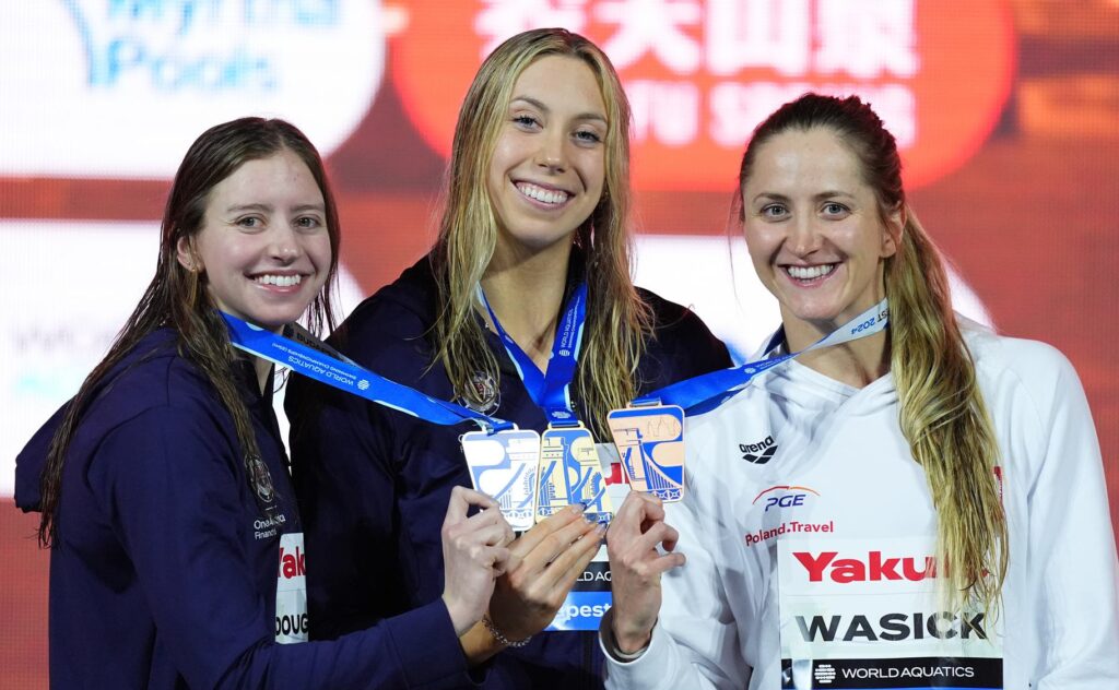 Kate Douglass, Gretchen Walsh und Kasia Wasick (v.l.) haben insgesamt sieben Chancen auf die Triple Crown
