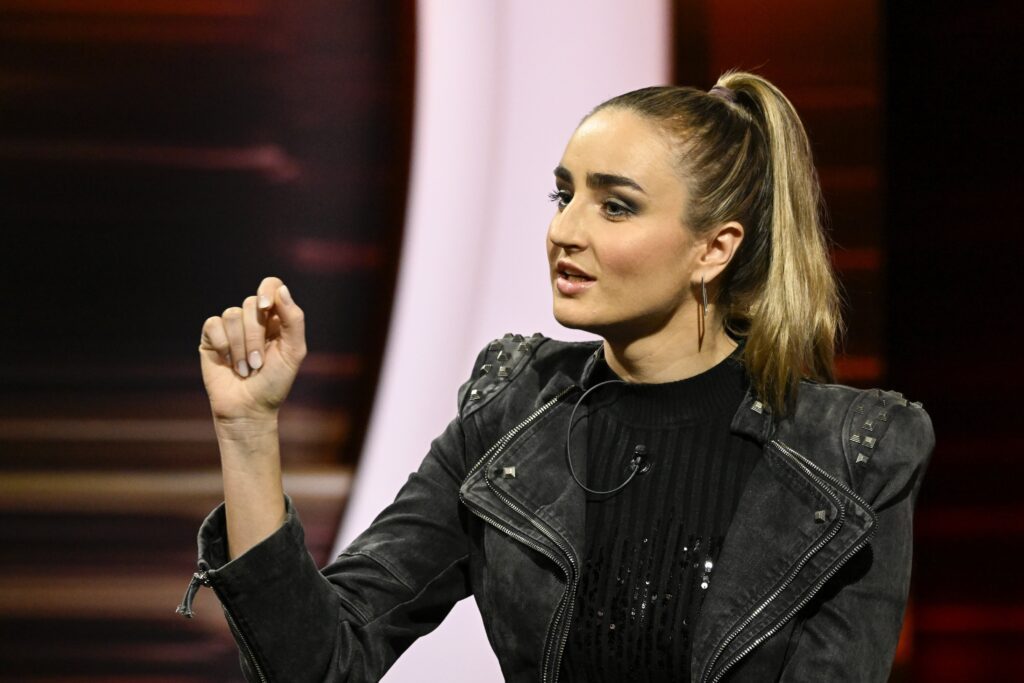 Schwimmerin Elena Semechin