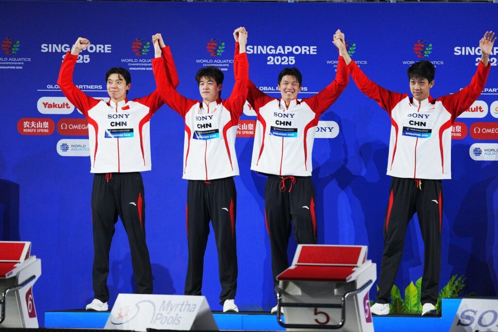 Zhanshuo Zhang (r.) gewann mit Chinas 4x200m-Staffel WM-Silber, über 400m wurde er Fünfter