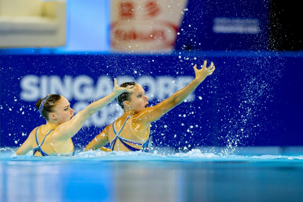 Die Synchronschwimmerinnen Klara Bleyer und Amélie Blumenthal Haz aus Deutschland im Finale der Freien Kür des Duetts bei der WM 2025 in Singapur