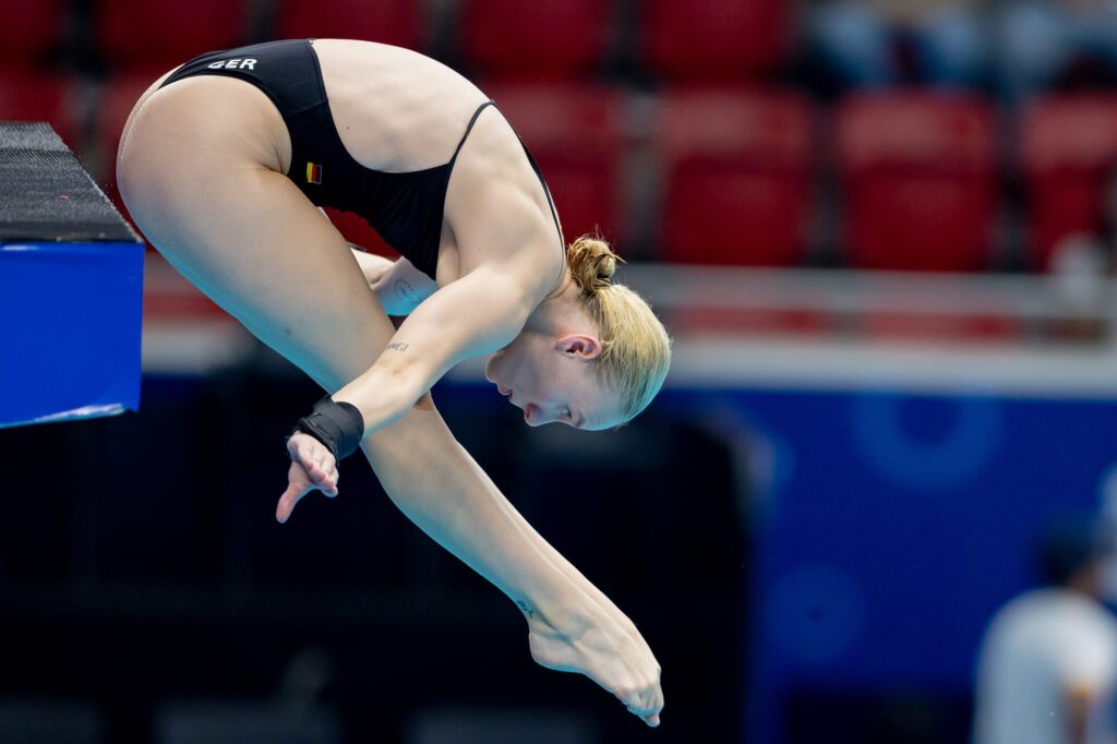 Turmspringerin Pauline Pfeif aus Deutschland springt bei der WM 2025 in Singapur