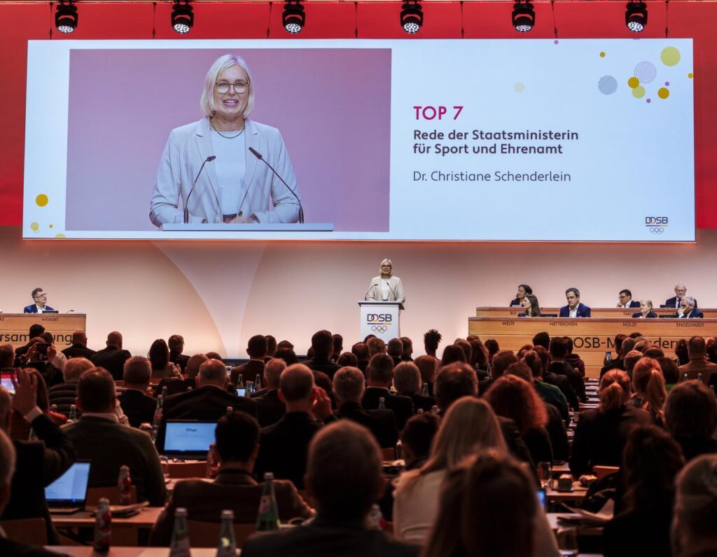 Auch Staatsministerin Dr. Christiane Schenderlein sprach auf der DOSB-Mitgliederversammlung in Frankfurt am Main