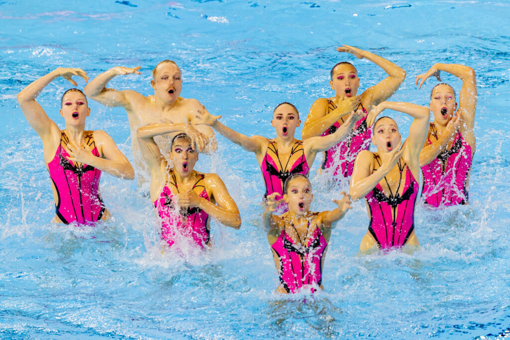 Das deutsche Team beim Synchronschwimmen in der Akrobatik Routine bei der WM 2025 in Singapur