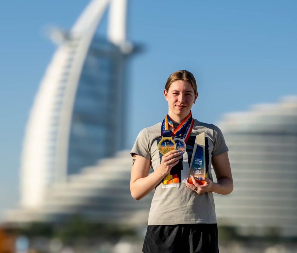 Die Magdeburgerin Renée Ivonne Gold gewinnt das Oceanman-Finale in Dubai
