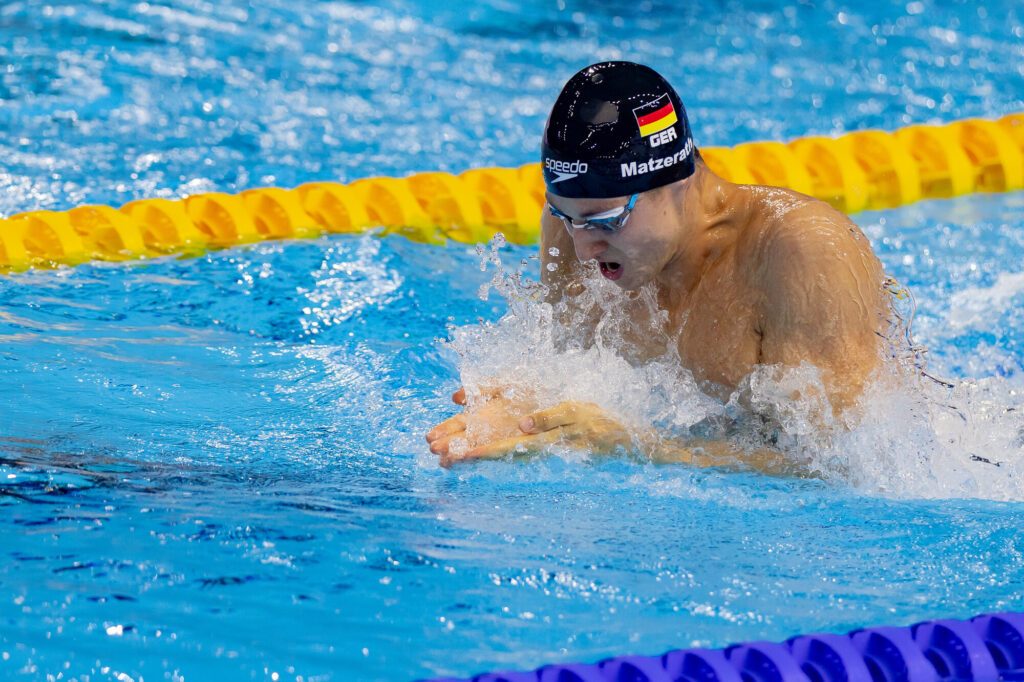 Brustschwimmer Lucas Matzerath aus Deutschland schwimmt bei der WM 2025 in Singapur