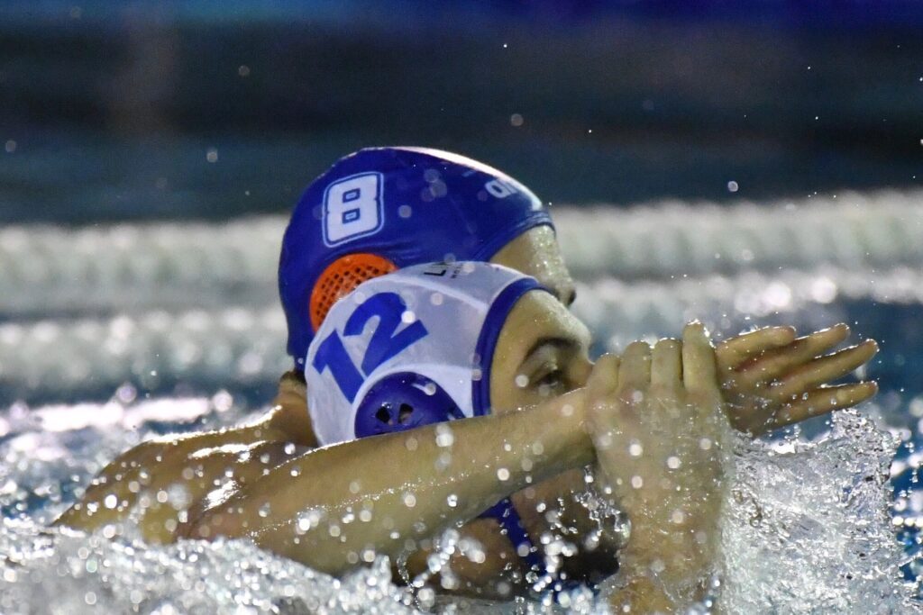 Spielszene aus der Wasserballball-Bundesligapartie zwischen dem Düsseldorfer SC 1898 und dem SV Würzburg 05