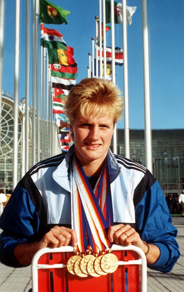 Kristin Otto mit ihren sechs Goldmedaillen 1988