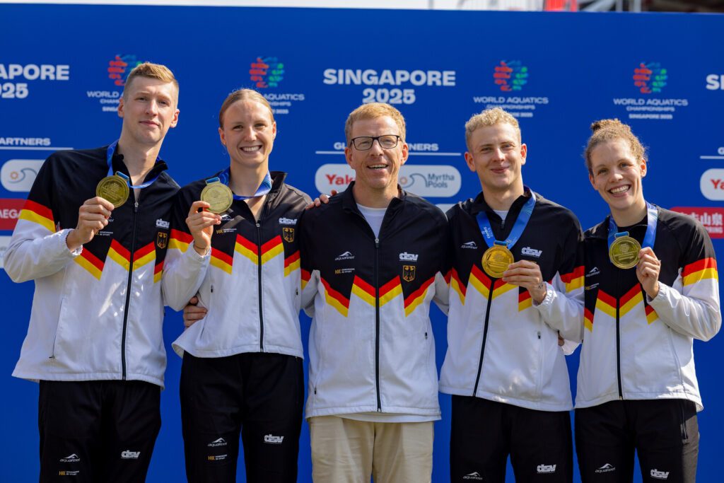 Bernd Berkhahns Trainingsgruppe mit Florian Wellbrock, Isabel Gose, Bernd Berkhahn, Oliver Klemet, Celine Rieder wurde in Singapur auch Staffel-Weltmeister