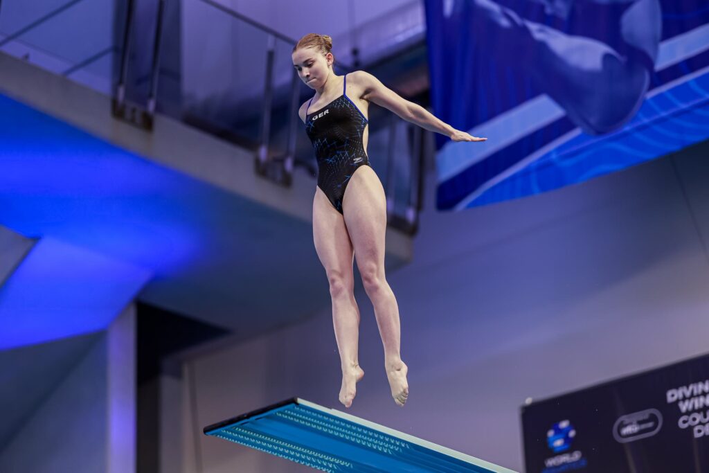 Wasserspringerin Jette Müller aus Deutschland springt beim Weltcup in Windsor in Kanada vom 3m-Brett