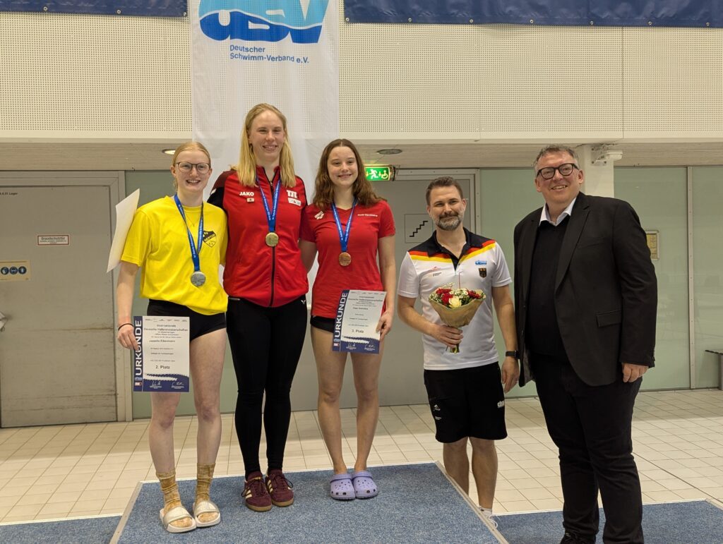 Pauline Pfeif siegte am Geburtstag ihres Trainers Christoph Bohm. DSV-Präsident David Profi gratulierte allen