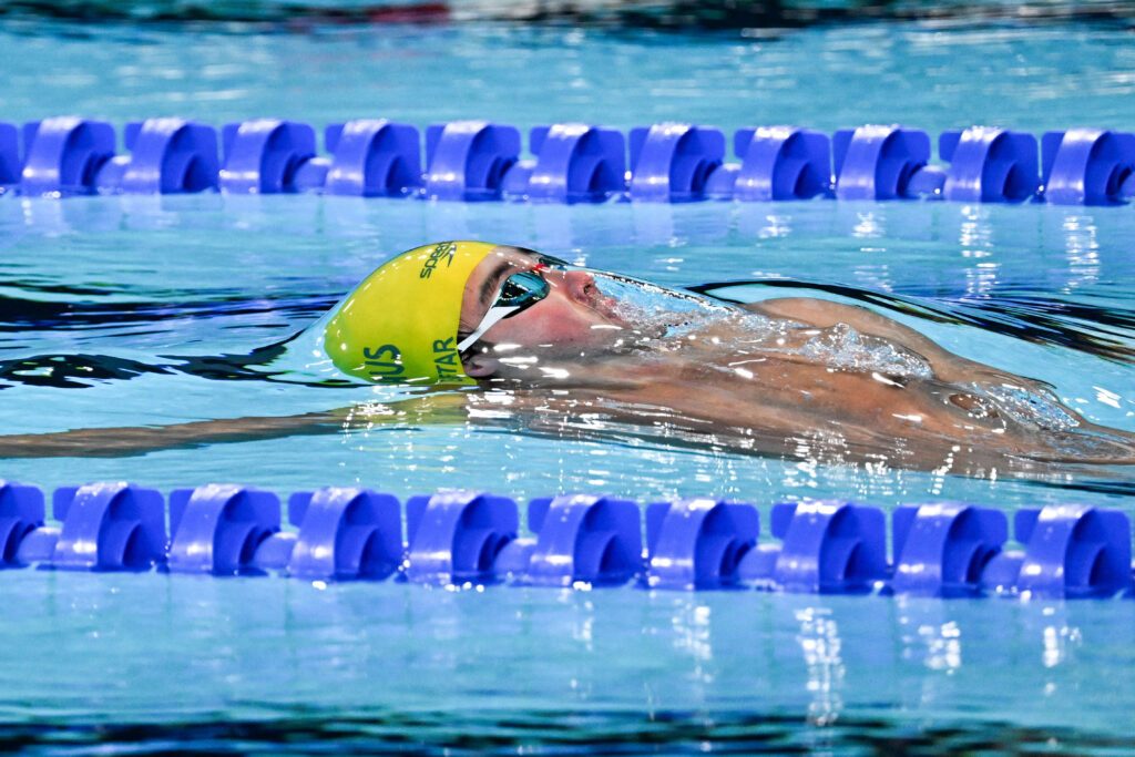 Australiens Rückenschwimmer Benjamin Hance taucht auf nach dem Start