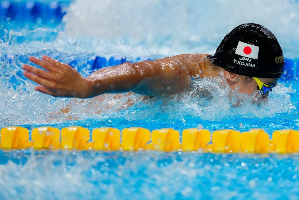 Yumeki Kojima gewann bei der JWM 2025 Silber auf beiden Lagenstrecken und dazu zweimal Staffelgold als Rückenschwimmer