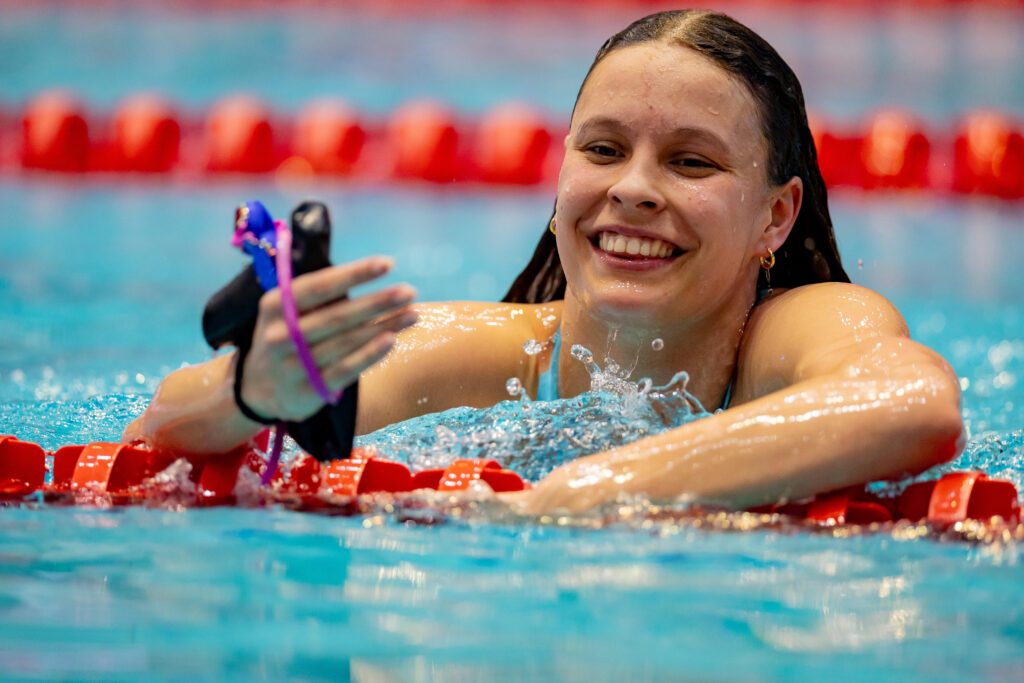 Schwimmerin Linda Roth freut sich bei den Deutschen Meisterschaften 2026 in Berlin über die EM-Norm über 400m Lagen