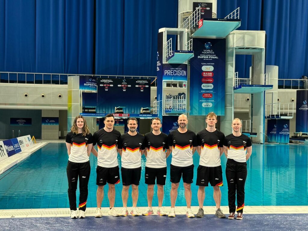 Gruppenfoto des deutschen Teams für das Weltcupfinale 2026 im Wasserspringen in Peking
