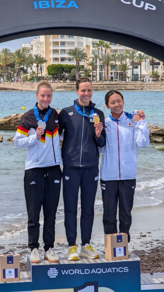 Lea Boy neben Siegerin Moesha Johnson und Ichika Kajimoto (JPN)